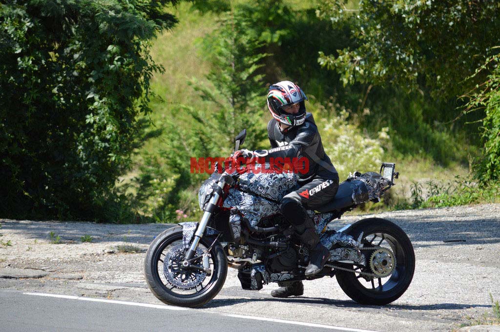 2014-ducati-monster-1198-water-cooled-spy-photo-01