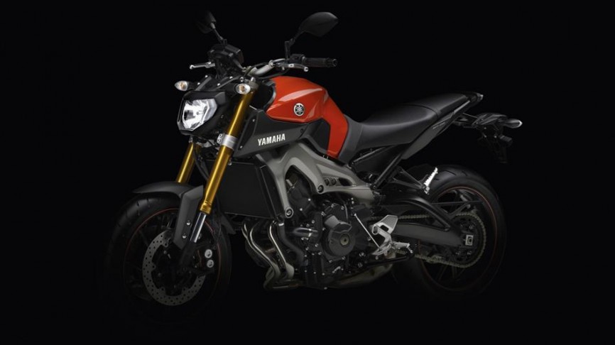 2014-Yamaha-MT-09-EU-Blazing-Orange-Static-018