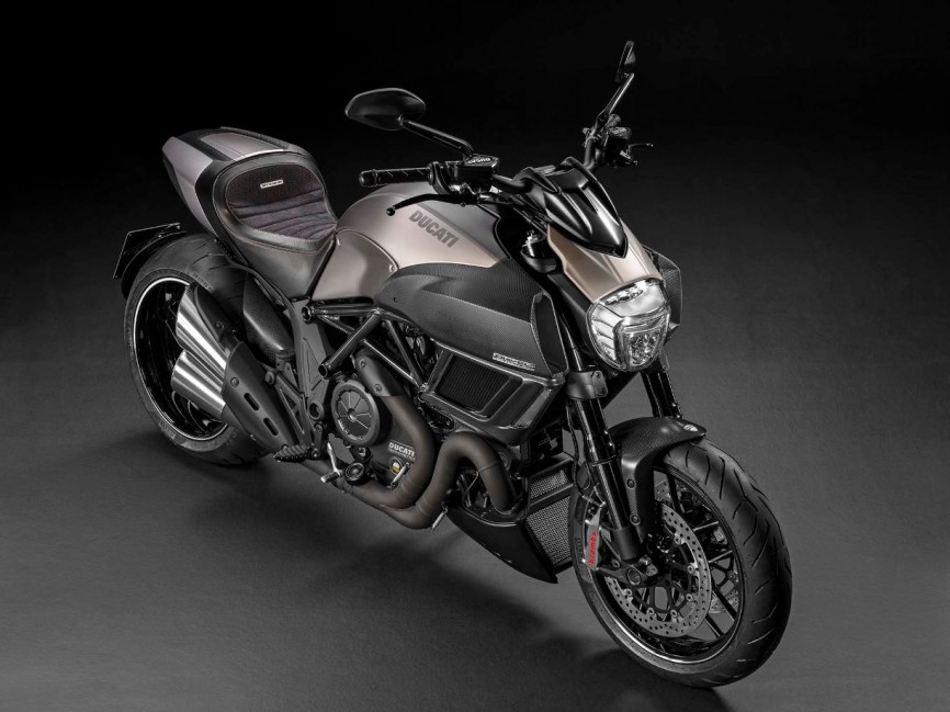 2015-Ducati-Diavel-Titanium-EICMA-06