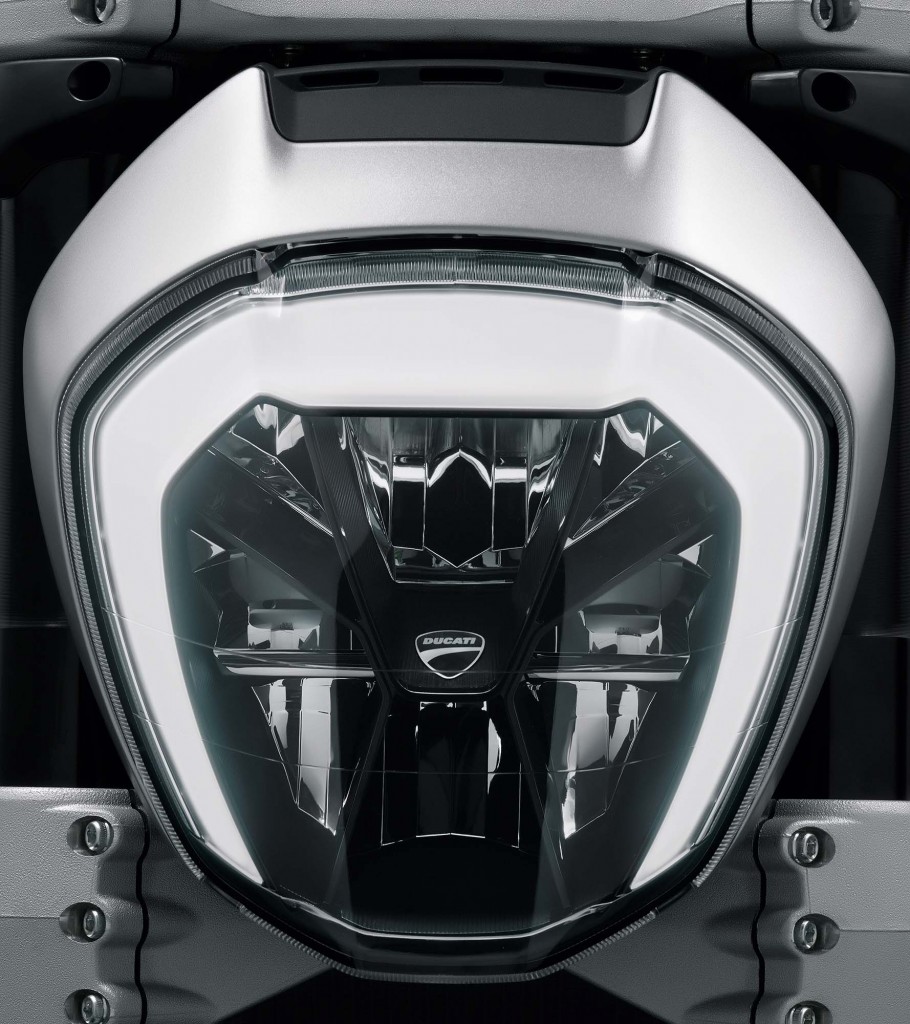 2016-Ducati-XDiavel-S-27