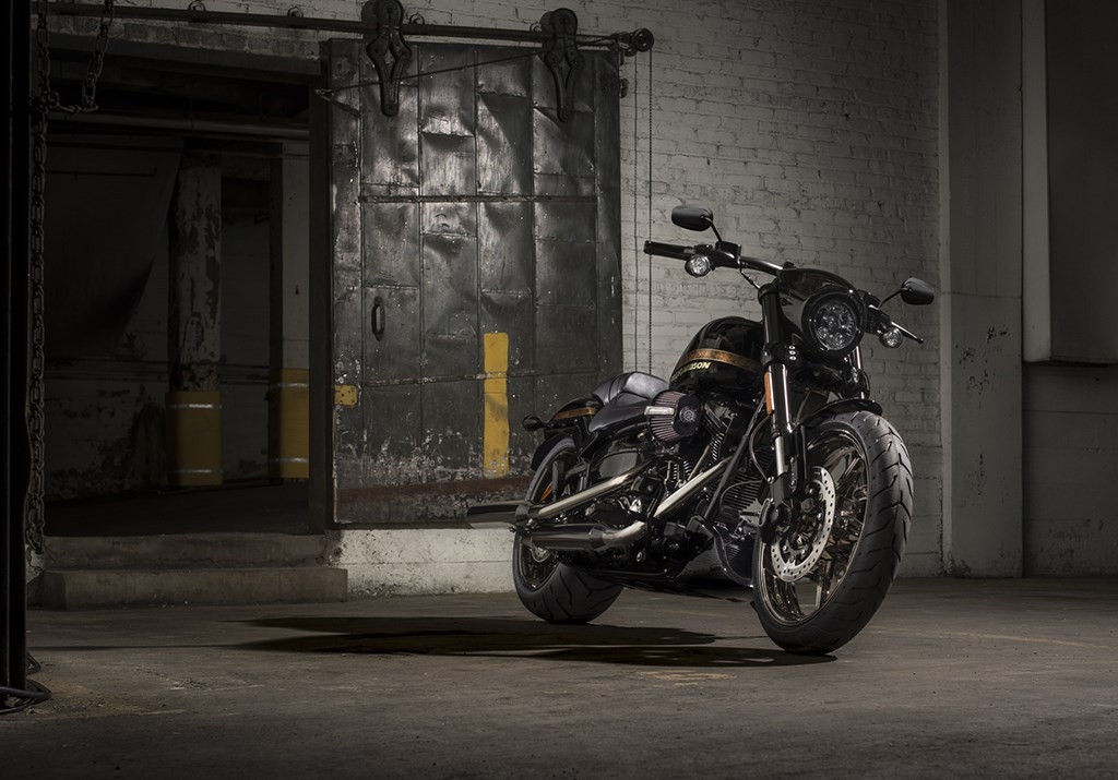 Harley-Davidson CVO Pro Street Breakout 1