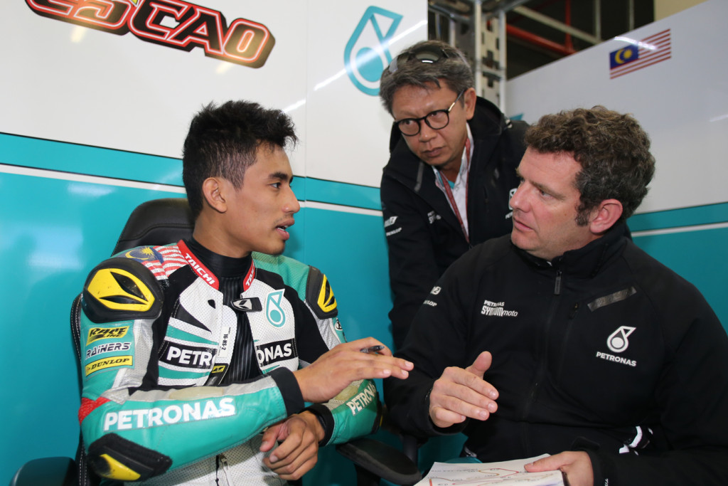 Hafizh Syahrin talking to his team engineers during the Spanish Grand Prix