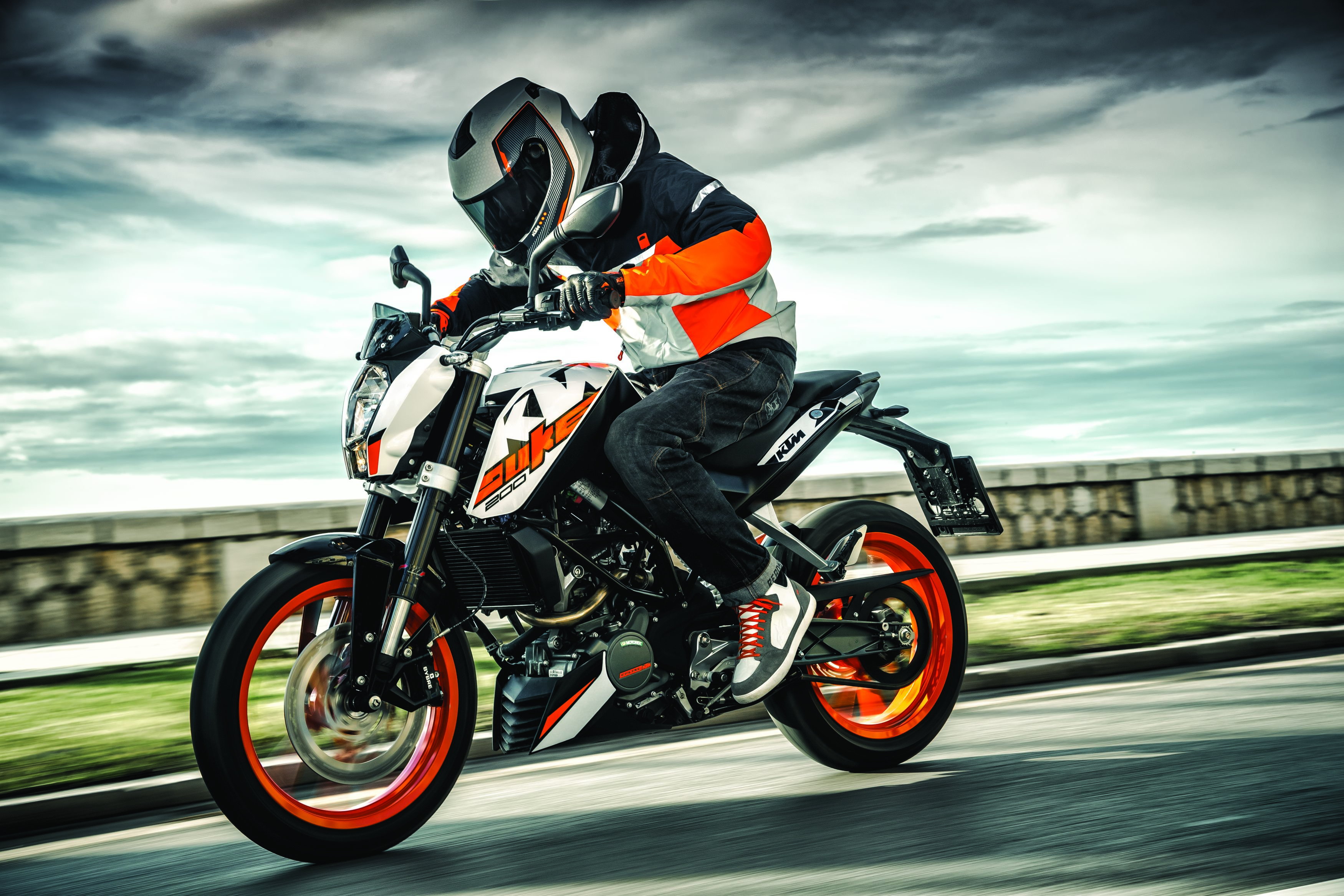 KTM Duke 200 with cosmetic update launched at INR 143,500