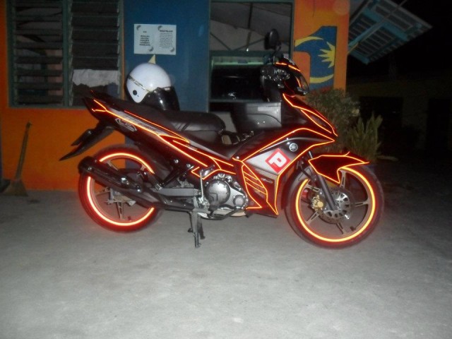 reflective-lining-sticker