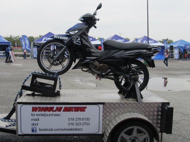 wheelie-modenas-001