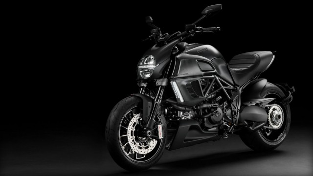 2013-Ducati-Diavel-001