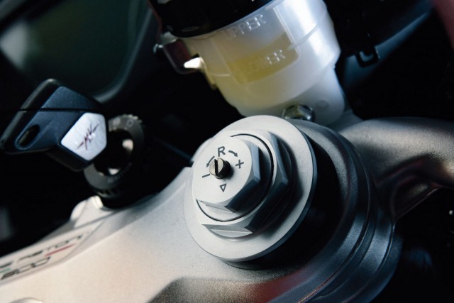 2013-MV-Agusta-F3-800-007