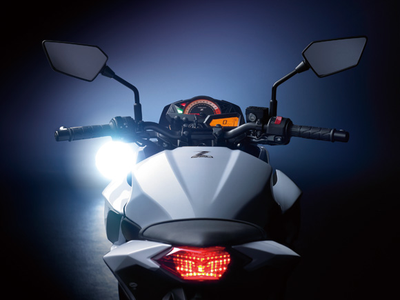 2013-kawasaki-Z250-013