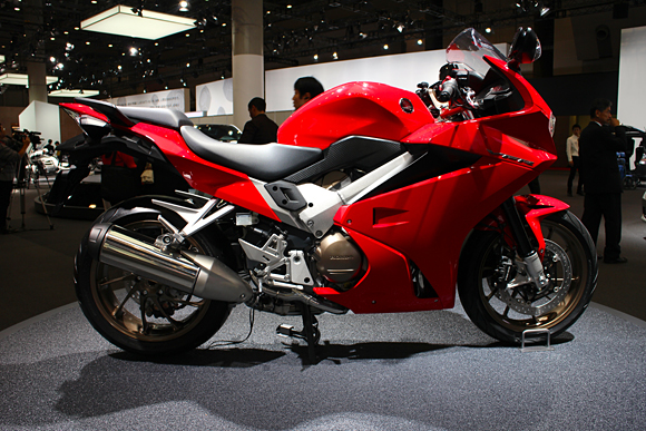 honda-VFR-2014-002