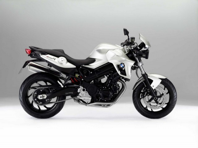 03-2011-BMW-F800R-003