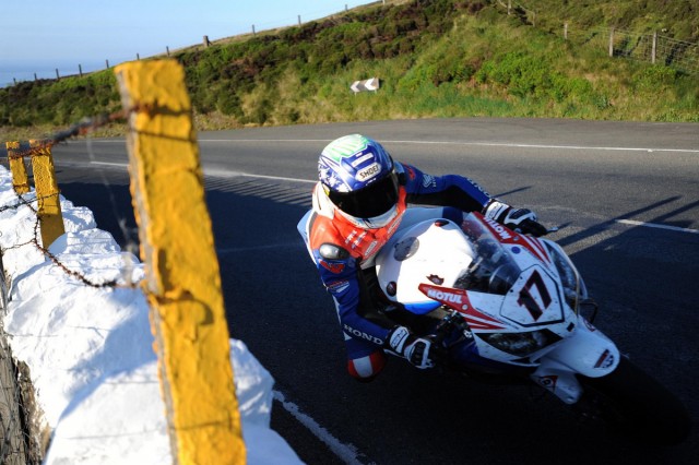1-TT_Legends_SimonAndrews_IOM_TT