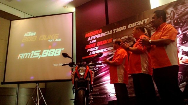 2014-KTM-200-Duke-Non-ABS (2)