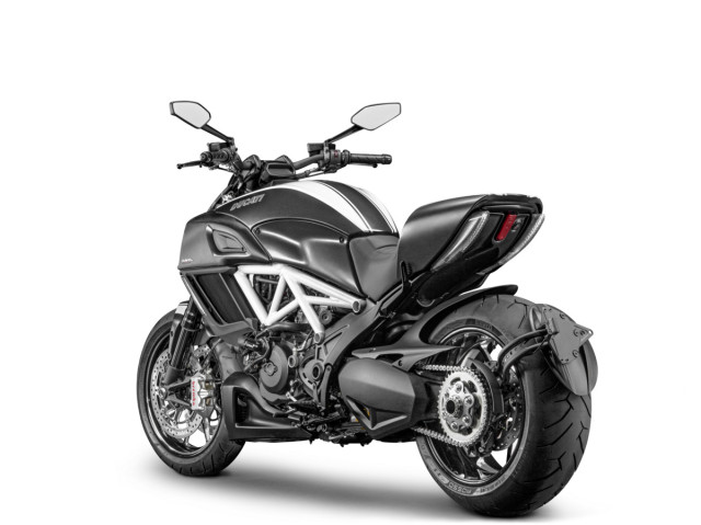 01-1-Diavel 001