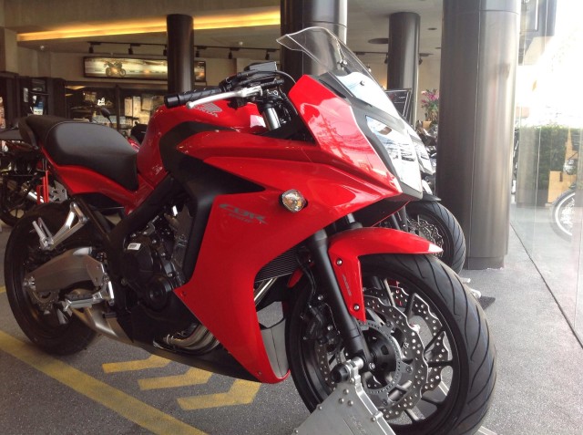 2014-Honda-CB650F-003