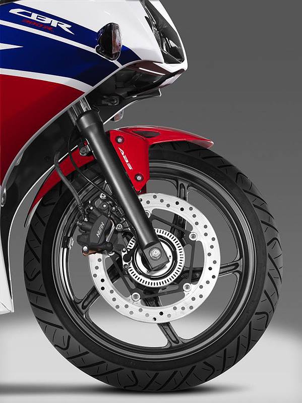 2014-Honda-CBR300R-Thailand-007