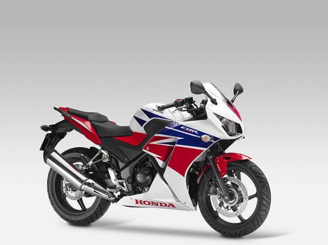 2014-Honda-CBR300R-Thailand-010