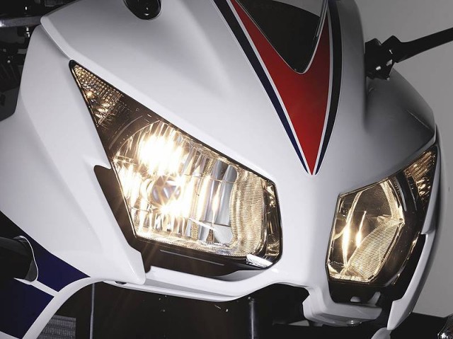 2014-Honda-CBR300R-Thailand-012