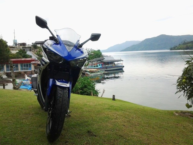 2014-Yamaha-YZF-R25-001