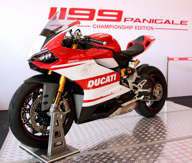 10-2014-Ducati-1199-Championship-Edition-010