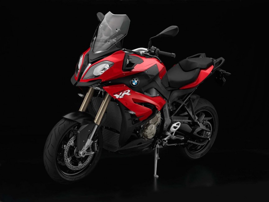 2015-BMW-S1000XR-12