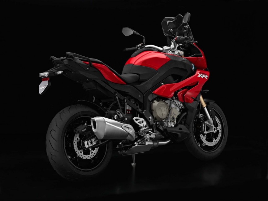 2015-BMW-S1000XR-14