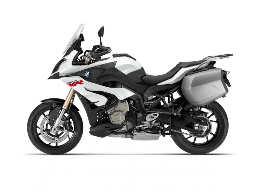 2015-BMW-S1000XR-25