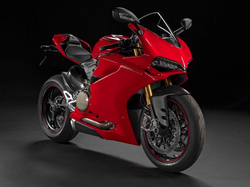 2015-Ducati-1299-Panigale-S-01
