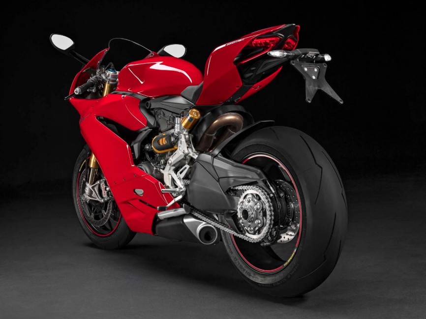 2015-Ducati-1299-Panigale-S-03