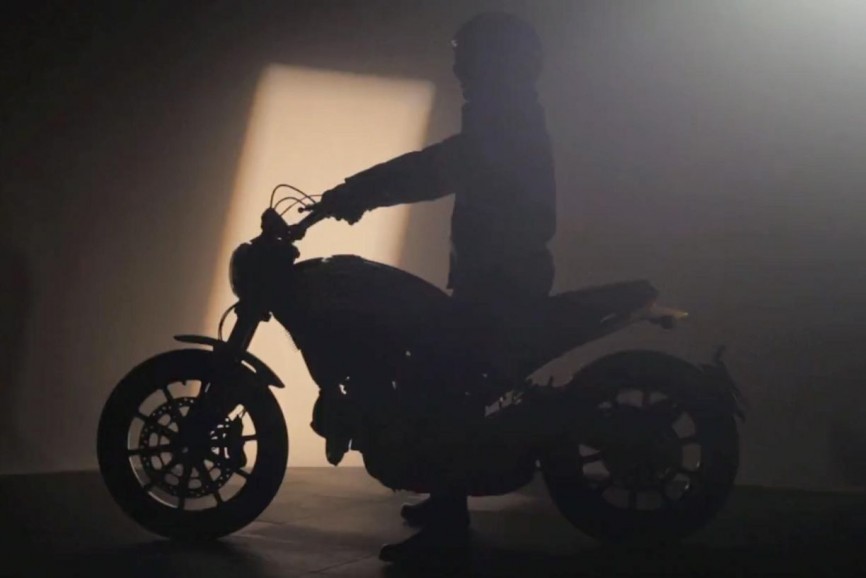 2015-Ducati-Scrambler-video-06