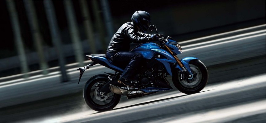 2015-Suzuki-GSX-S1000-03