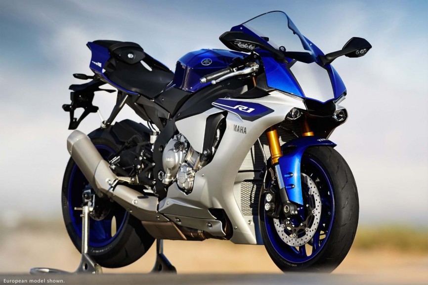 2015-Yamaha-YZF-R1-12