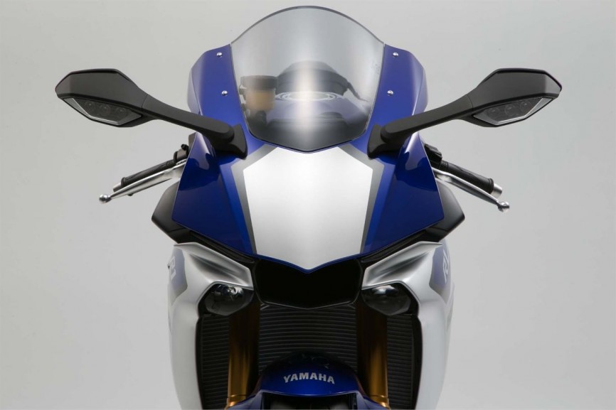 2015-Yamaha-YZF-R1-73