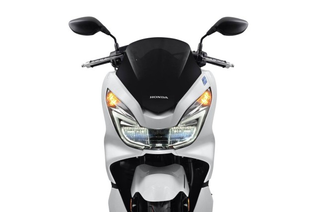 2015-Honda-PCX-150-014
