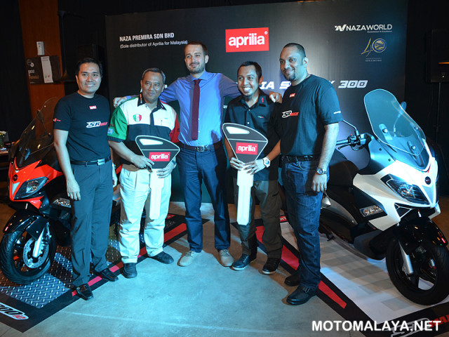 MM_Aprilia_SR_Max_300_003