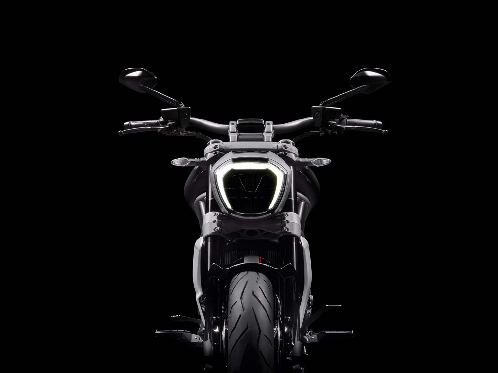 2016-Ducati-XDiavel-S-21