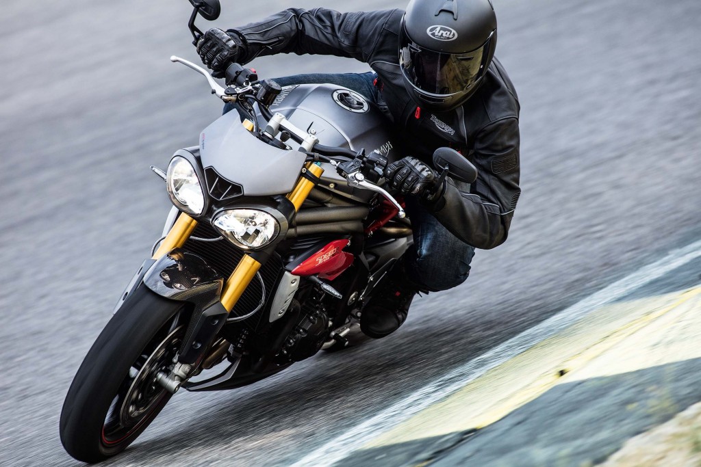 2016-Triumph-Speed-Triple-04