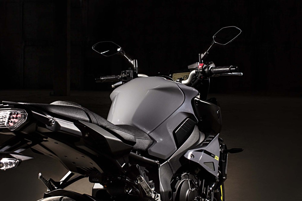 2016-Yamaha-MT-10-details-03