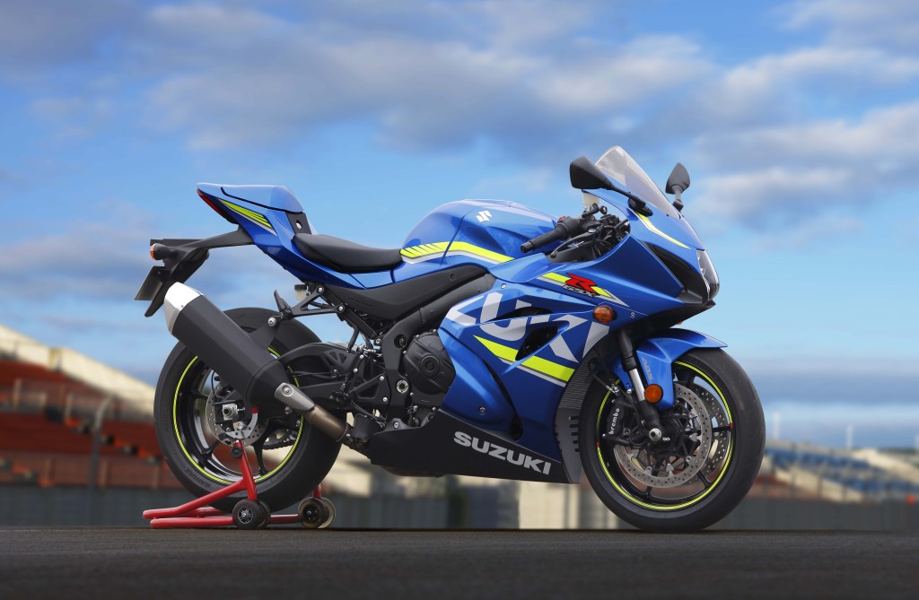 2017-Suzuki-GSX-R1000-concept-action-02