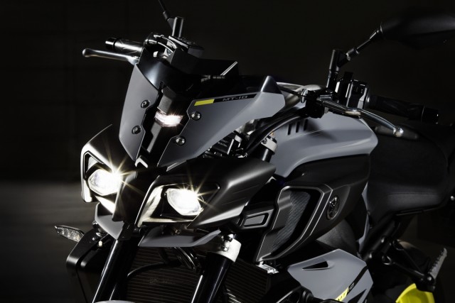 2016_YAMAHA_MT10_EU_HEADLIGHT