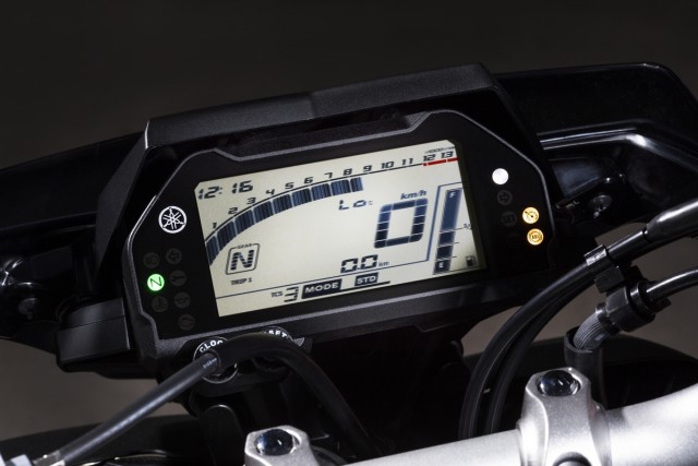 2016_YAMAHA_MT10_EU_METER-CLOSEUP