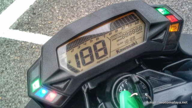 2014-Kawasaki-Z250SL-003