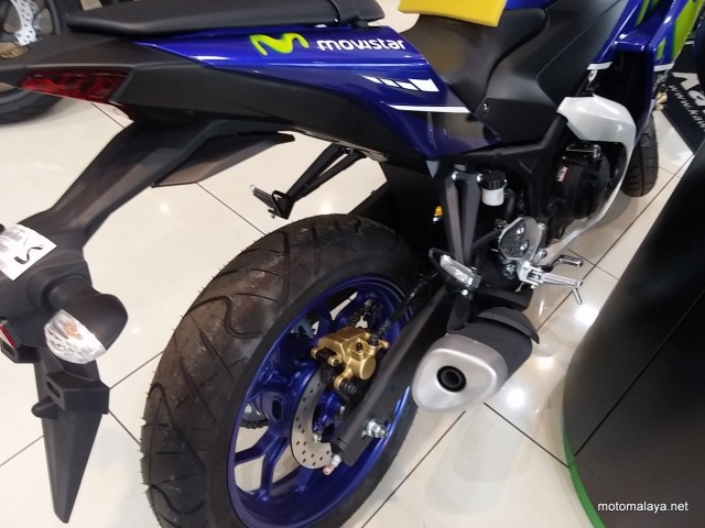 2015-Yamaha-YZF-R25-Movistar-Malaysia-005