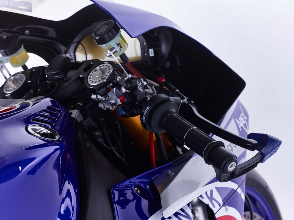 2016-Yamaha-YZF-R1-World-Superbike-26