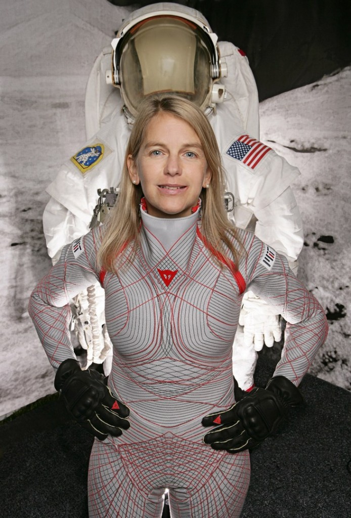 dainese-creates-two-space-suits-for-mars-missions_7