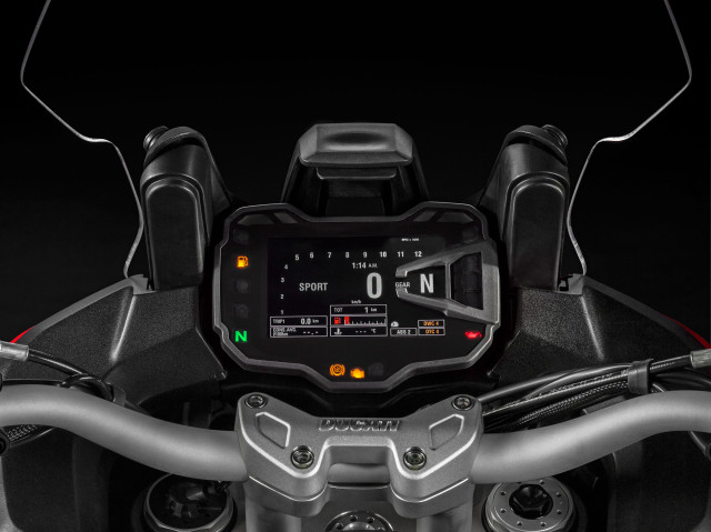 2015-Ducati-Multistrada-1200S-DVT5