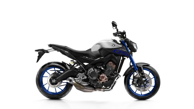 2016-Yamaha-MT-09-EU-Race-Blu-Studio-002