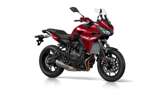 2016-Yamaha-MT07TR-EU-Radical-Red-Studio-001