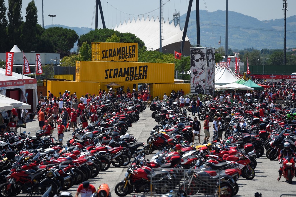 first-scrambler-rally-at-the-world-ducati-week-2016-casey-stoner-attending-too_1