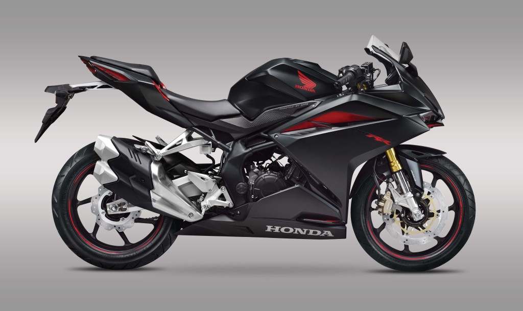 2017-Honda-CBR250RR-02