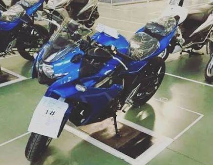 2017-Suzuki-GSX-R250-01